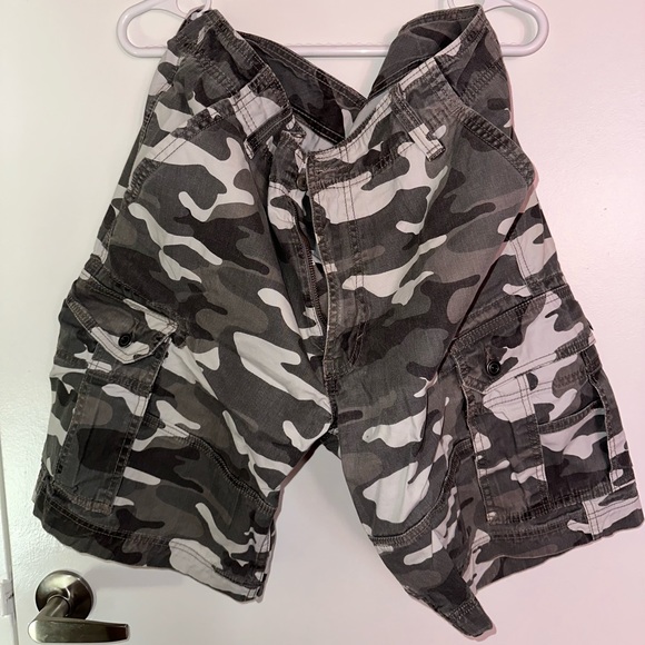 Men’s Camouflage Levis Cargo Shorts - Picture 1 of 4